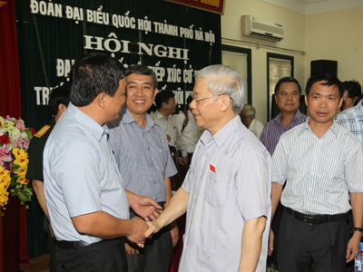 Tổng[-]Bí[-]thư[-]Nguyễn[-]Phú[-]Trọng[-]tiếp[-]xúc[-]cử[-]tri[-]tại[-]phường[-]Tứ[-]Liên,[-]Quận[-]Tây[-]Hồ.[-]Ảnh:[-]Trí[-]Dũng